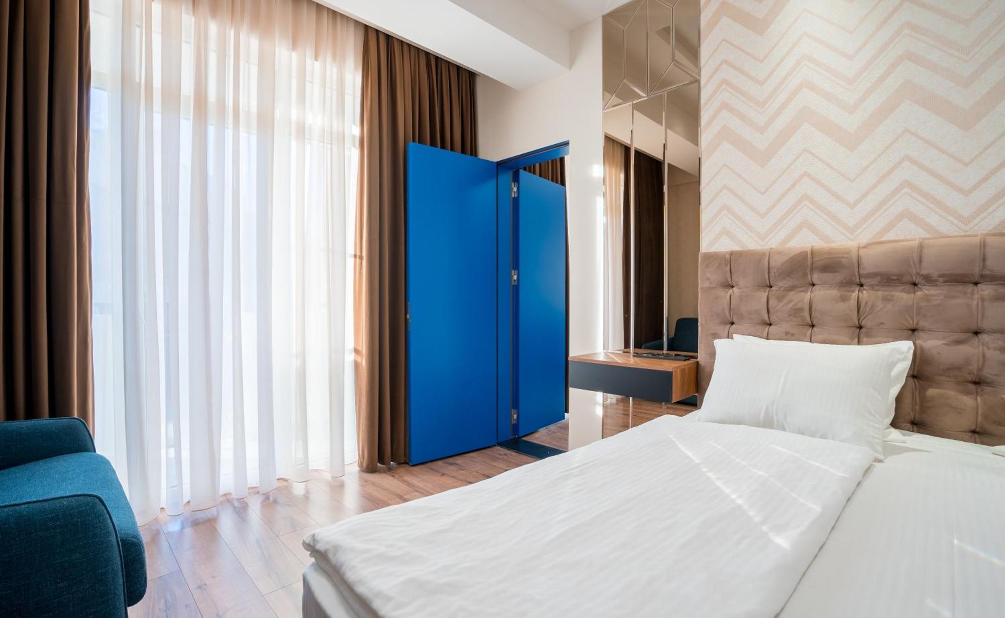 Olympus Hotel By Umbrella Tbilisi Exteriör bild